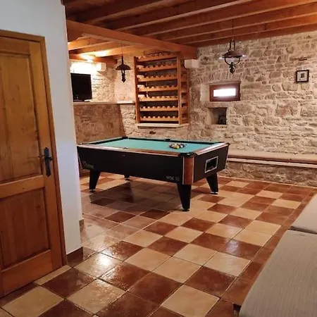 Stone House Mornar Near Stomorska