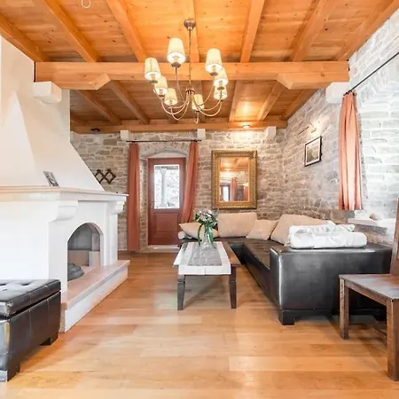Stone House Mornar Near Stomorska