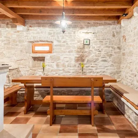 Stone House Mornar Near * Stomorska