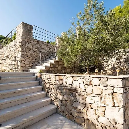 Stone House Mornar Near Stomorska